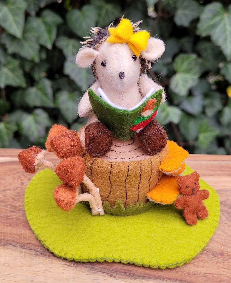 Egel - lezen in het bos Image